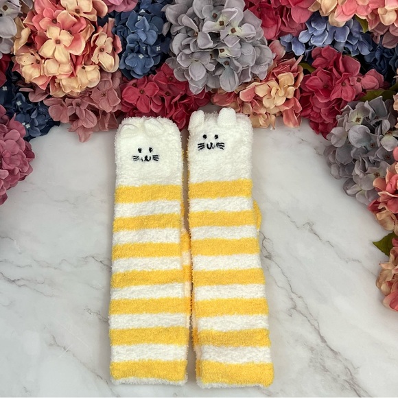 Whimsical Plush Animal Yellow Striped Kitten Fuzzy Knee Socks - Picture 6 of 12